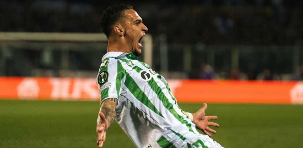 Antony se emociona após classificação do Betis na Liga Conferência
