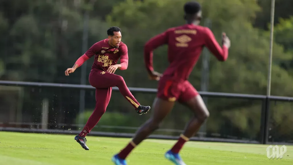 Série B: Athletico-PR tem dúvida na lateral contra o Vila Nova