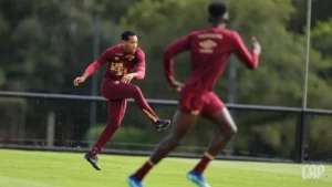 Série B: Athletico-PR tem dúvida na lateral contra o Vila Nova