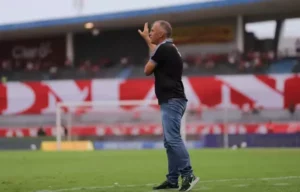 Eduardo Baptista mantém confiança no Criciúma apesar de sequência negativa