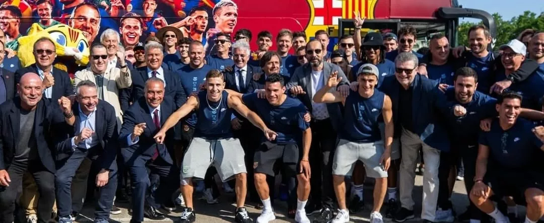 Barcelona reúne torcedores para festejar o título espanhol