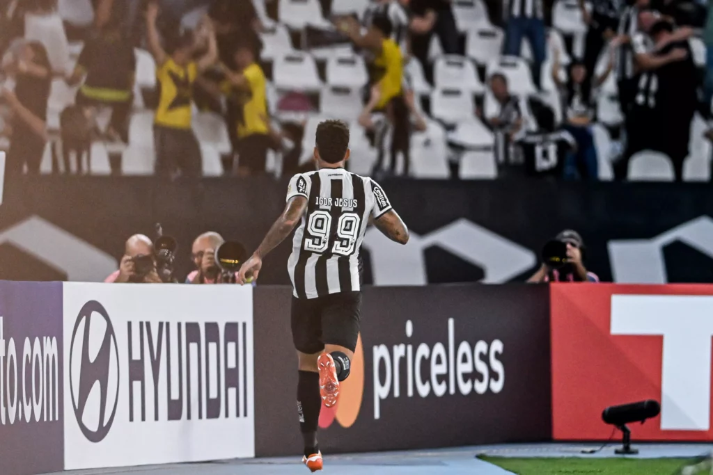 LIBERTADORES: Botafogo assegura vaga e São Paulo garante liderança