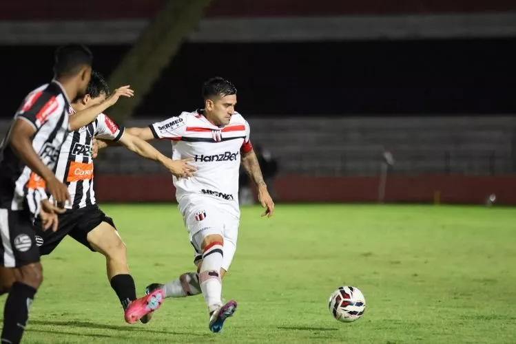Botafogo-SP pode ter 5 estrangeiros como titulares pela primeira vez