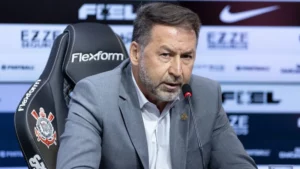 Augusto Melo diz que não renuncia no Corinthians e defesa vê interesse político em indiciamento