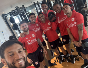 Clima leve e ‘briga com gorila’: Bragantino vive descontração em boa fase no Brasileirão