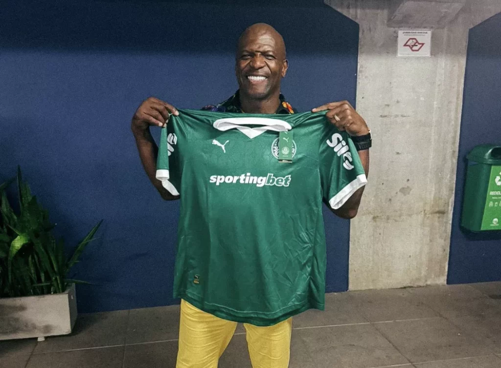 Terry Crews visita Allianz Parque, vê vitória do Palmeiras e se torna pé-quente na Libertadores