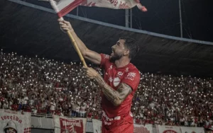 Guarani esbarra em veto do Anápolis e desiste de volante do Vila Nova