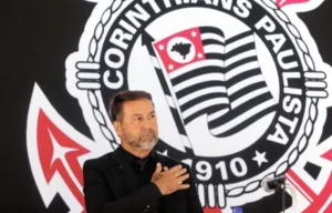 Presidente do Corinthians se reúne com ministros por melhorias para o futebol