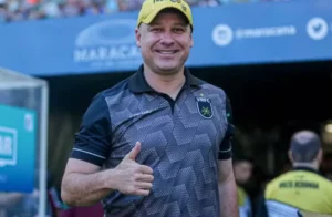 Série B: Técnico do Volta Redonda critica gramado: 'De mal a pior'