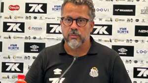Cléber Xavier aponta evolução no Santos e descarta 'medo' sobre futuro do time no Brasileirão