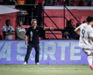 Cleber Xavier valoriza entrega do Santos e projeta virada de chave no Brasileirão