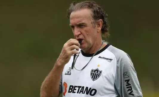 Técnico Cuca, do Galo mineiro, dá lição de estratégia tática