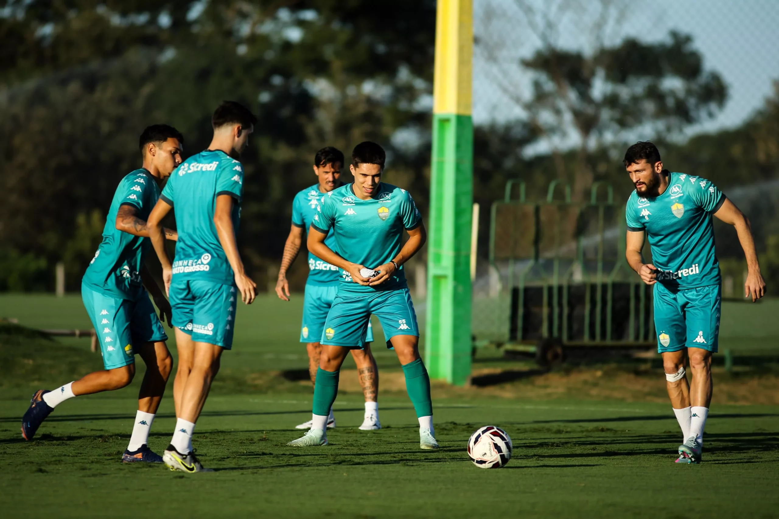 Cuiabá x Vila Nova – Briga direta por G4 na Série B