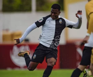 Atacante brasileiro se destaca no Farense e mira o mercado europeu