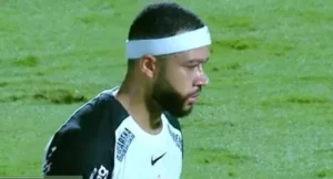 Dorival analisa pênalti perdido por Depay contra o Mirassol