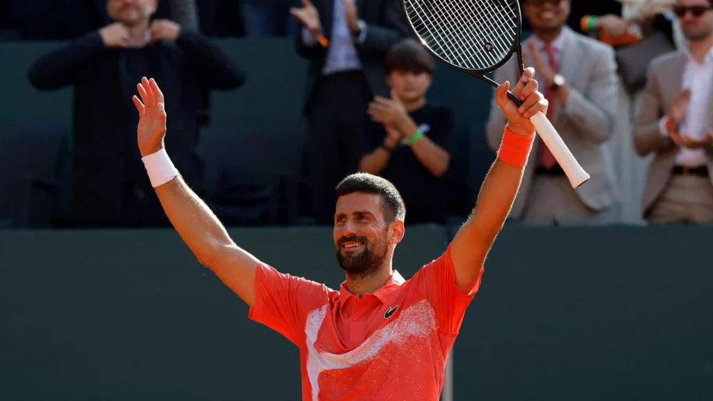 Djokovic chega ao 100º título e é o único a levantar um troféu em 20 temporadas diferentes