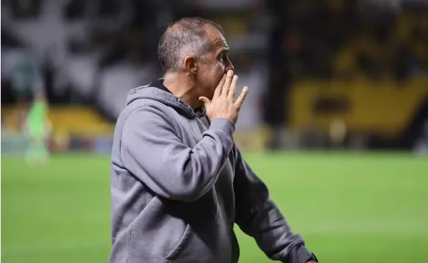 Série B: Técnico do Criciúma fala em “corrigir rota” após novo revés
