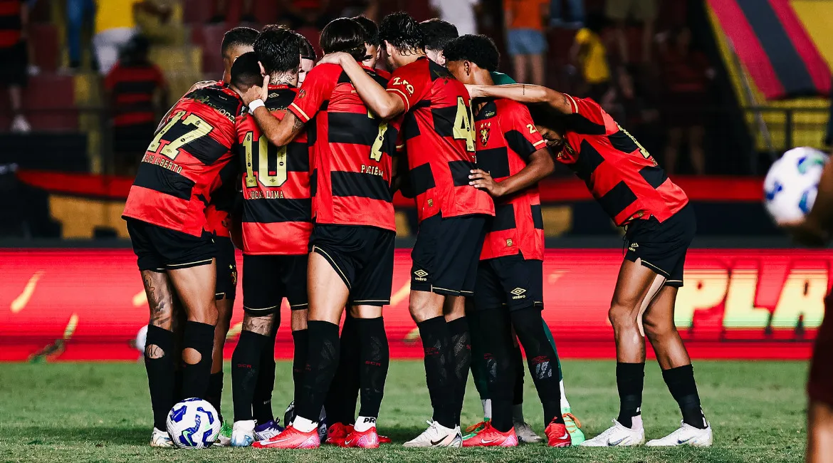 Atacante do Sport acredita na permanência e diz: 'O Brasil todo pensa que já caímos' 17 Foto: Paulo Paiva/Sport Club do Recife