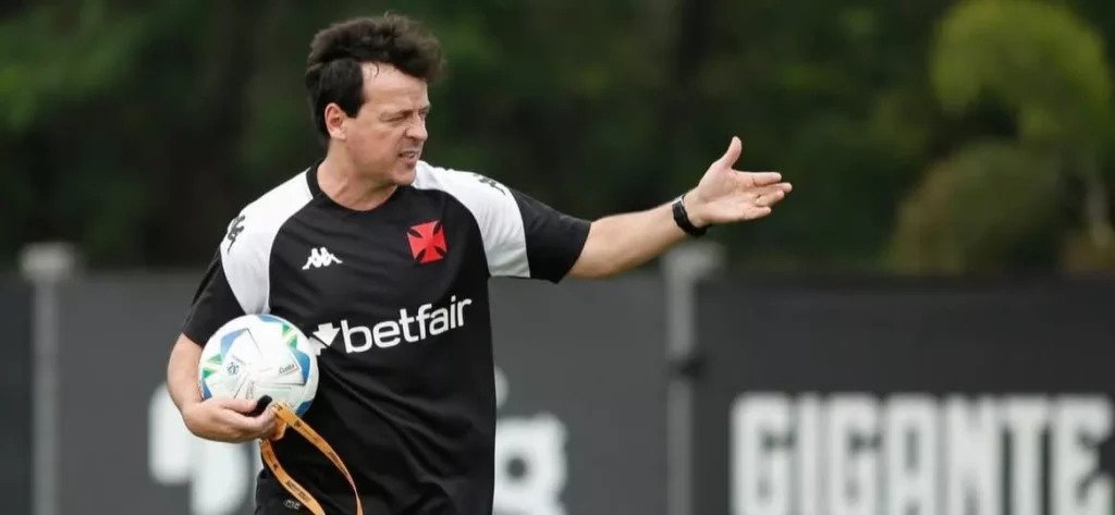 Diniz projeta evolução do Vasco: ‘Tem time para produzir mais’