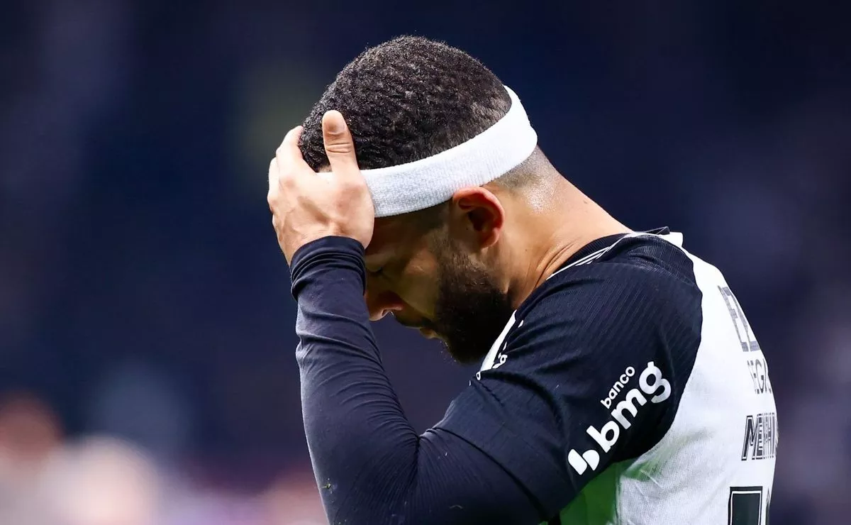 Memphis Depay em partida diante do América de Cali na Sul-Americana.