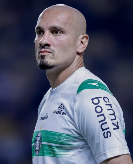Zagueiro do Coritiba aposta na solidez defensiva contra o melhor ataque da Série B 2 G8S5HOYr image 138
