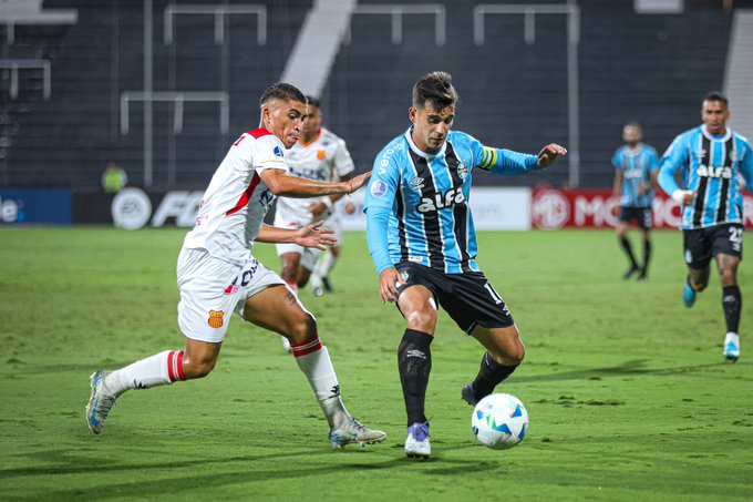 Atlético Grau-PER 0 x 0 Grêmio - Tricolor empata em jogo ruim e fica perto da vaga 3 GREMIO 1