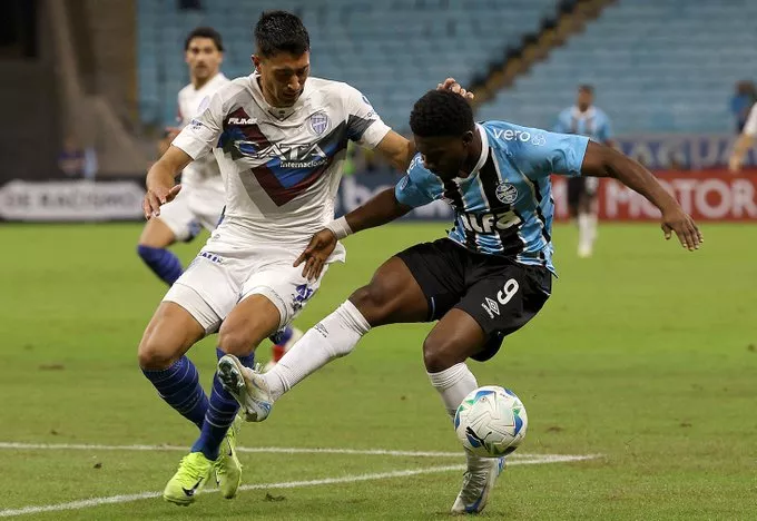 Grêmio se garante nos playoffs e Vasco se complica na Sul-Americana