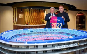 Hansi Flick celebra renovação com o Barcelona até 2027: 'Feliz que o trabalho continue'