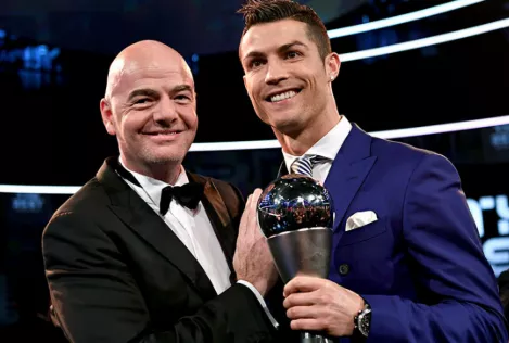 Presidente da Fifa sugere Cristiano Ronaldo no Mundial: 'Há discussões com clubes'