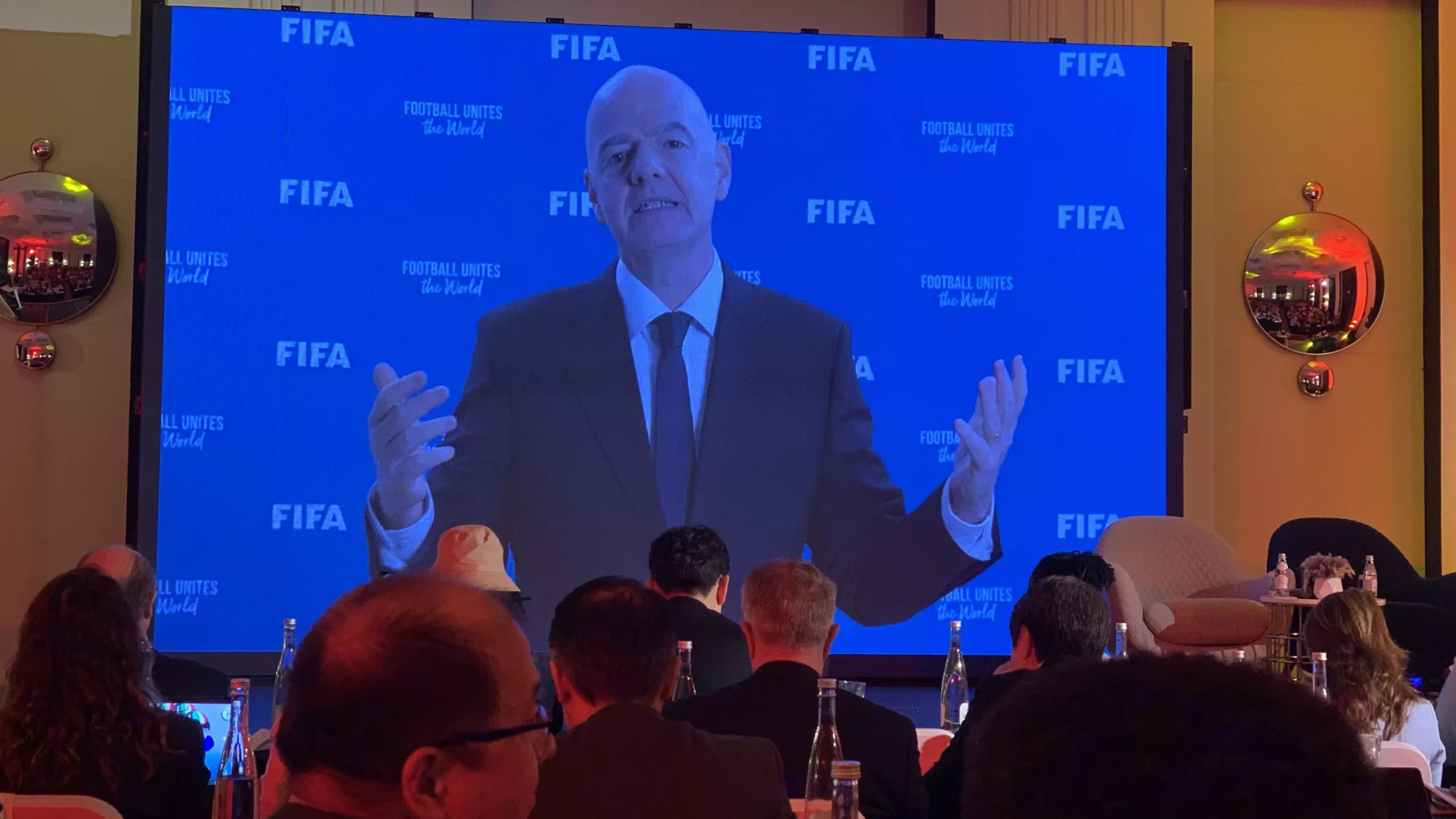 Presidente da FIFA, Gianni Infantino, fala aos cronistas esportivos no Congresso de Marrocos (Foto: Divulgação)