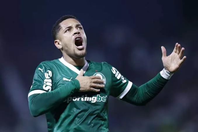 Em boa fase, Vitor Roque explica auxilio de psicólogos do Palmeiras