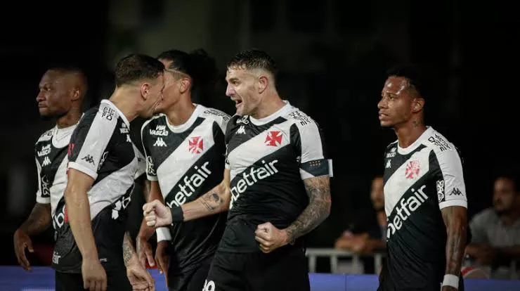 SUL-AMERICANA: Vasco e Corinthians decidem futuro em noite crucial