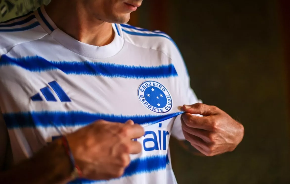 Cruzeiro lança nova camisa inspirada no hino, que completa 60 anos 5 Screenshot 9