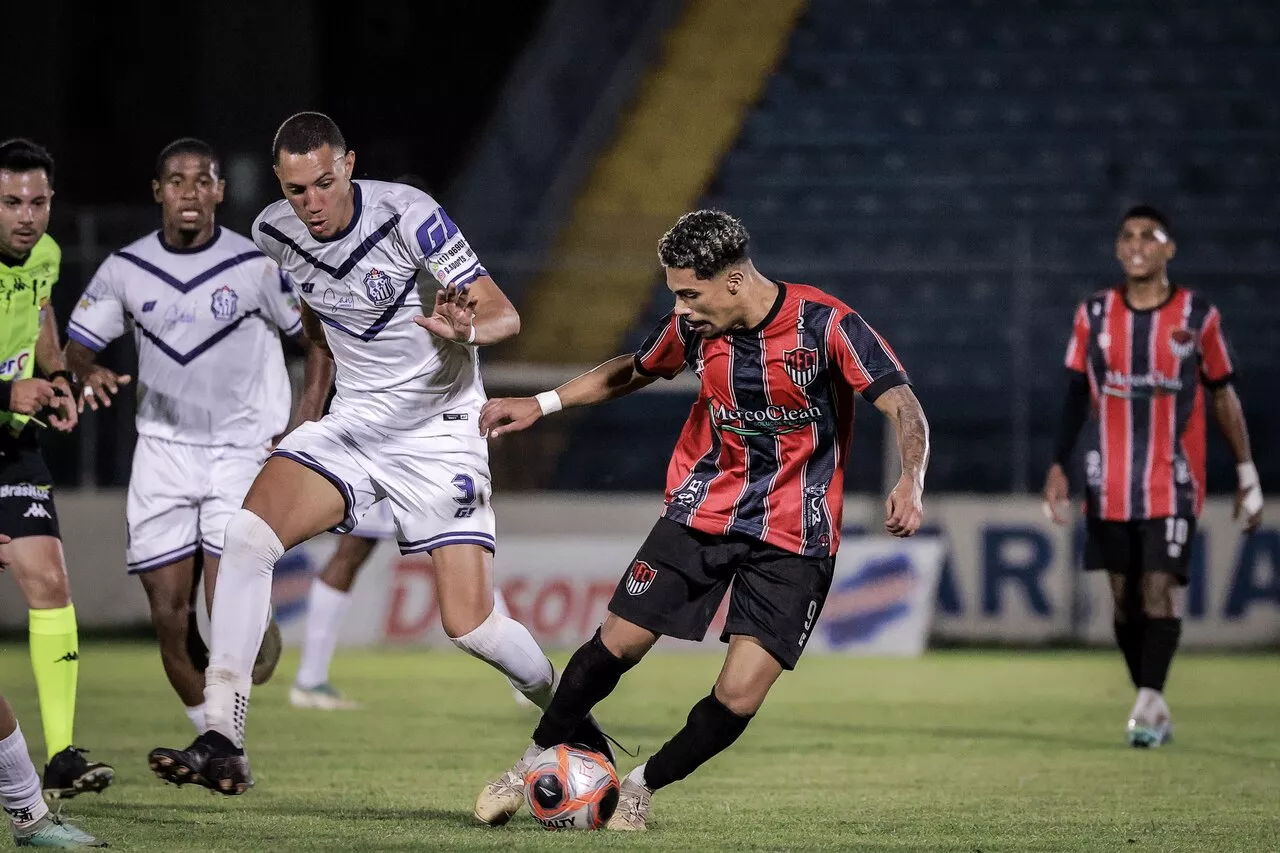 Primeiro tempo no Abreuzão, em Marília, terminou sem gols (Foto: Matheus Dahsan)
