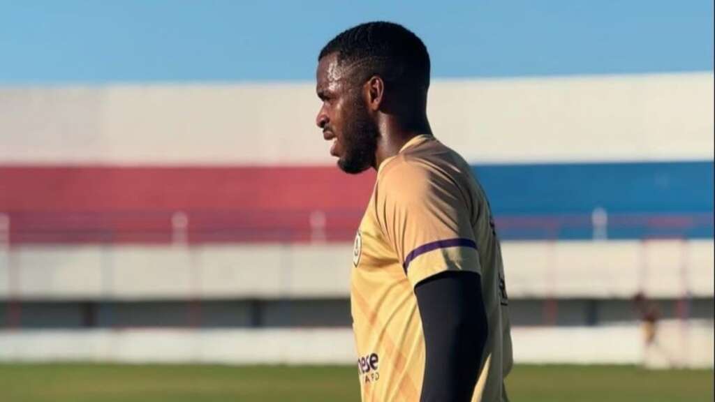 João Cabral desfalca Itabaiana contra o Figueirense 2 João Cabral desfalca Itabaiana contra o Figueirense após expulsão (Foto: Reprodução/AOI)