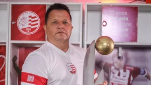 Ídolo do Náutico, Kuki recebe alta hospitalar após 18 dias