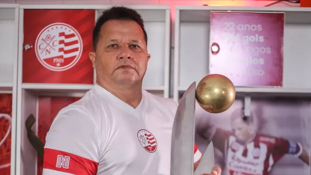 Ídolo do Náutico, Kuki recebe alta hospitalar após 18 dias (Foto: Tiago Caldas/CNC)
