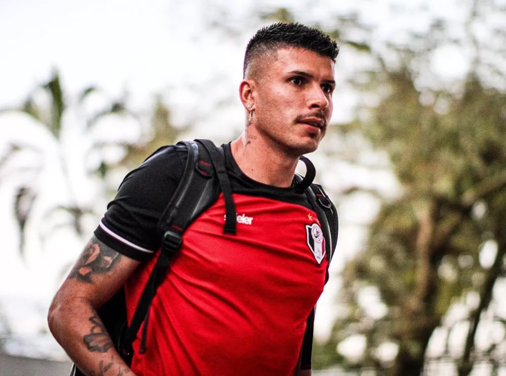 CRB acerta a contratação de zagueiro do ville, e sonda atacante do Criciúma