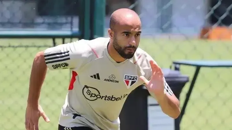 Lucas Moura durante treino no São Paulo (Foto: Divulgação/SPFC)