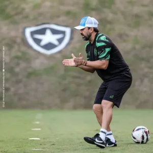 Técnico do Paysandu admite frustração por gols sofridos no fim