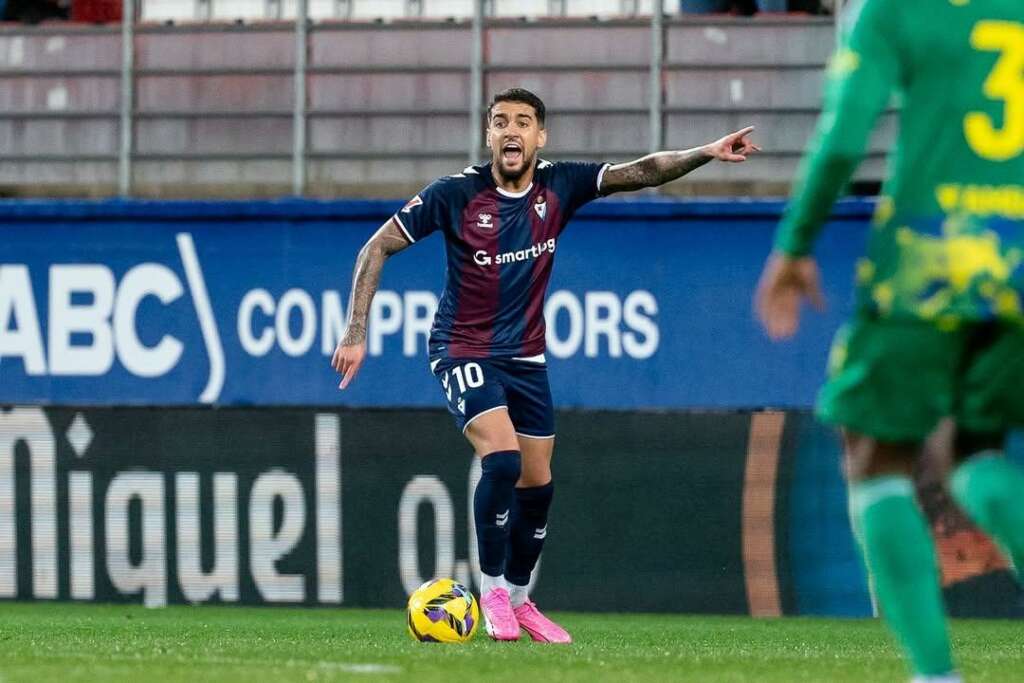 Ex-meia de Barcelona e Corinthians assina com o Fortaleza