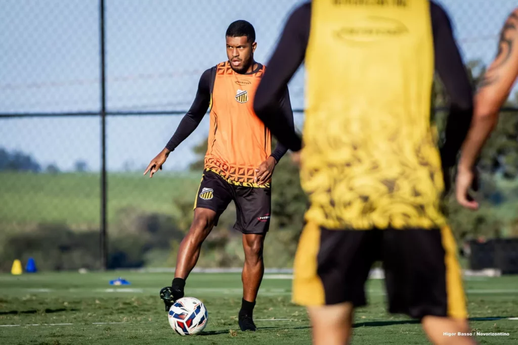 Meia do Novorizontino celebra gol e garante foco total contra o Athletic-MG 2 Meia do Novorizontino projeta duelo com o Athletic MG 1