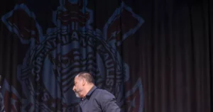 Augusto Melo deixa Parque São Jorge, diz que é presidente do Corinthians e vai fazer B.O.