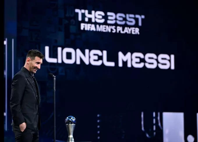 Messi e eleito melhor jogador da historia