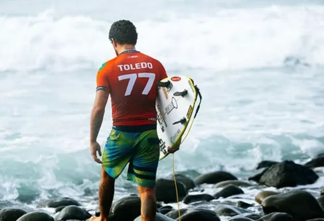 Filipe Toledo é campeão da etapa de Gold Coast do Mundial de Surfe