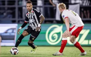 Pai de Neymar sobre projeto no Santos: 'Se jogasse, amém'
