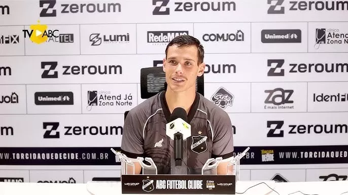 Zagueiro do ABC critica anulação de gol e pede apoio da torcida