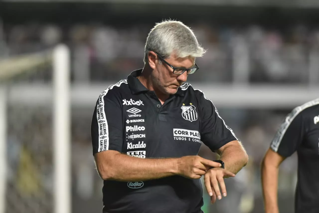 Athletico define ex-Inter, Flu e Santos como novo técnico para Série B