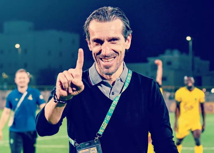 Após bater recordes no Botafogo, técnico português entra na mira de clube da Série B