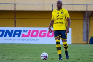 Zagueiro do São Bernardo prega atenção em confronto direto contra o Brusque